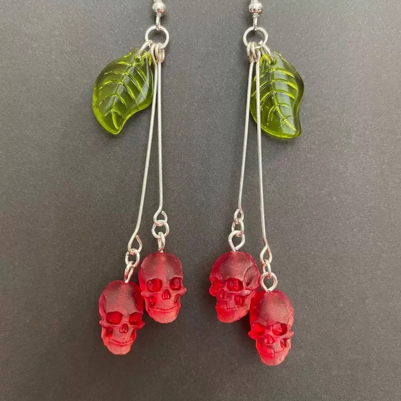 Women'S Vampire Accessories - Brincos góticos de caveira cereja para