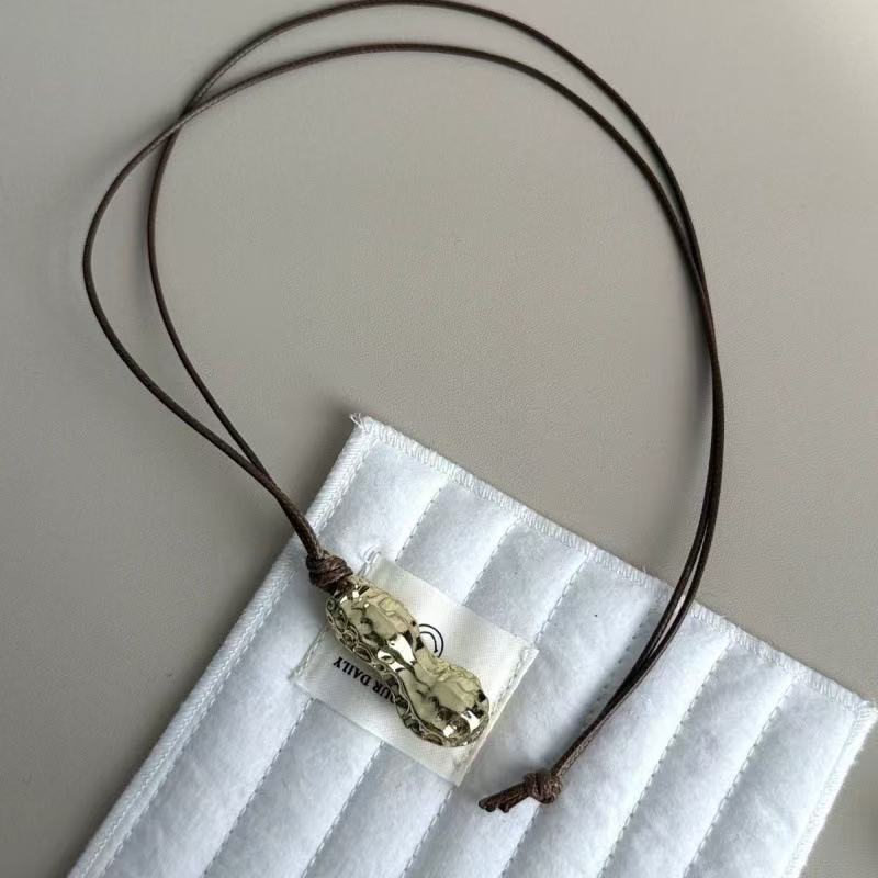Colar de Pingente de Metal em  - Women Accessories Meaning avaliação e preço